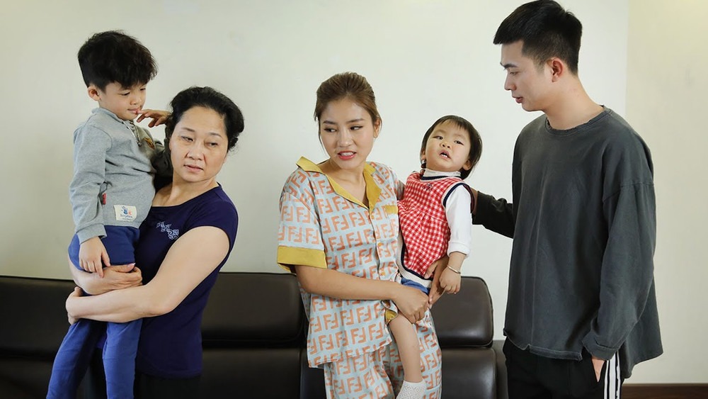 Không Can Thiệp Vào Việc Dạy Dỗ Con Cái